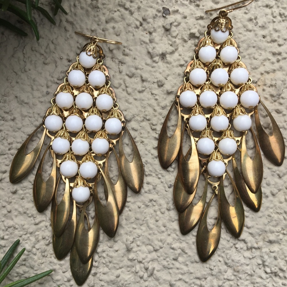 Urban Outfitters White gold ball women’s earrings